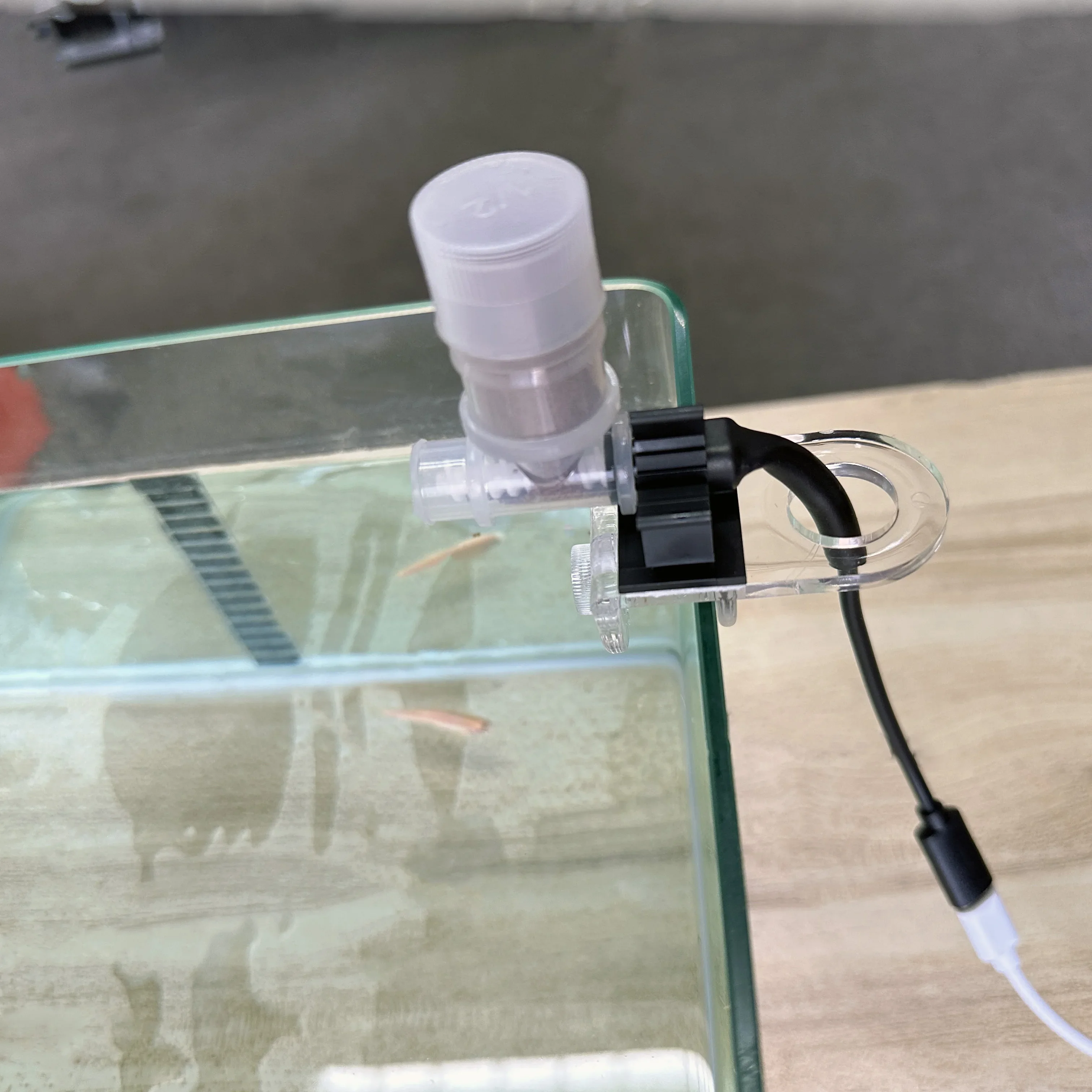 เครื่องให้อาหารปลาอัตโนมัติที่ - Aquarium Fish Food บทวิจารณ์และราคา